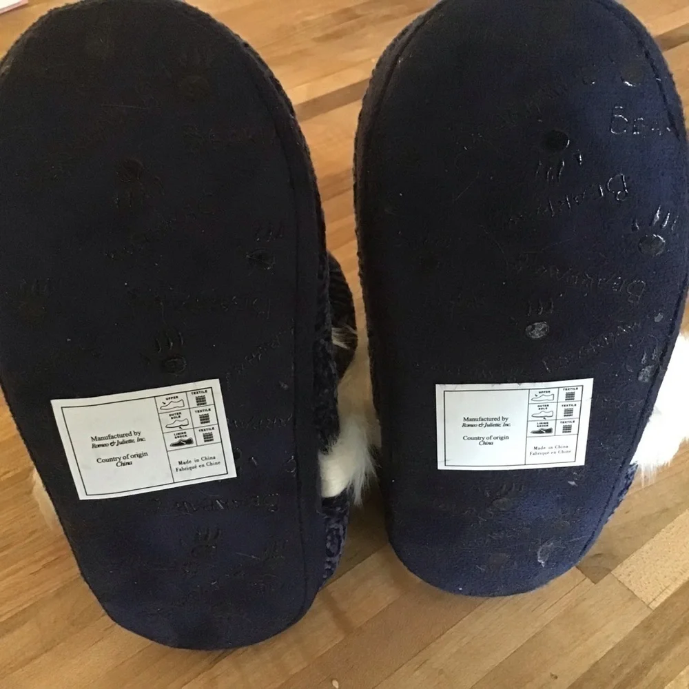 Bearpaw “Kingsley” Youth booties.